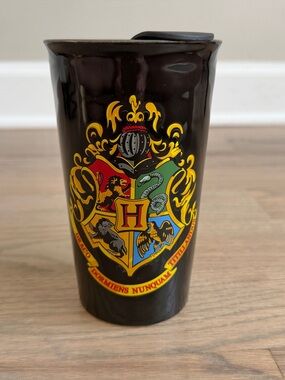 Harry Potter Ceramic Black Travel Mug for Coffee & Tea, 13.5oz Hogwarts Crest